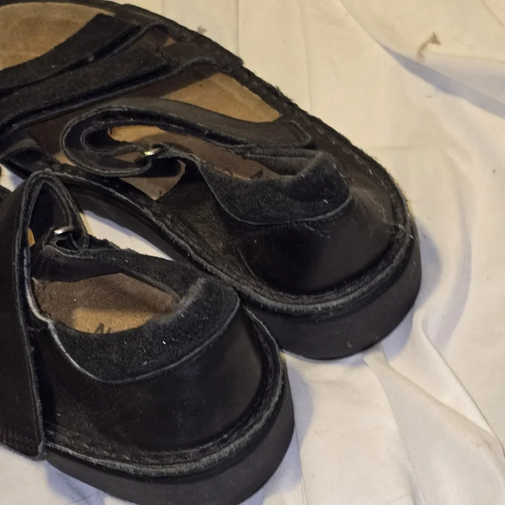 Naot strappy black